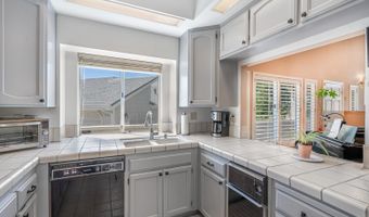 2016 Stonefield Ln, Santa Rosa, CA 95403