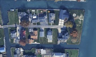 114 Interlochen Dr, Algonac, MI 48001