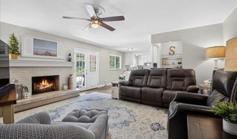 1009 Dutch Mill Dr, Ballwin, MO 63011
