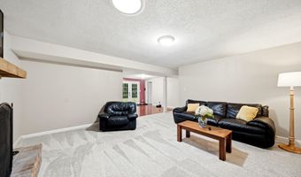 757 N Hanover St, Auburn, KS 66402