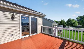 812 Whispering Village Cir, Ballwin, MO 63021