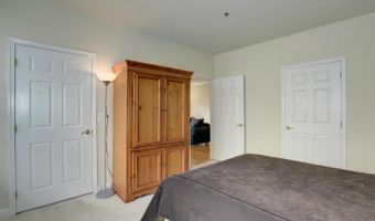 1320 N WAYNE St N 307, Arlington, VA 22201