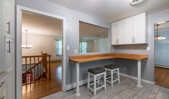 49 Canterbury Dr, Athens, OH 45701