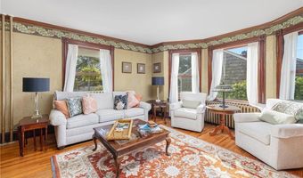 99 Roseneath Ave, Newport, RI 02840