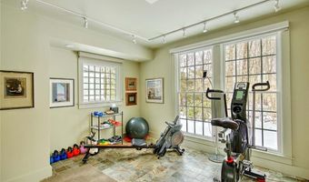 22 Lantern Ln, Barrington, RI 02806