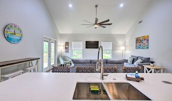 4082 Cardinal St, Bay St. Louis, MS 39520