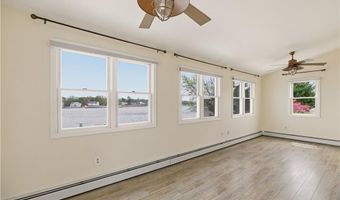 507 County Rd, Barrington, RI 02806