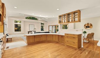 8407 GEORGIAN Way, Annandale, VA 22003
