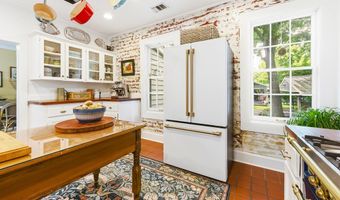 128 4th St, Apalachicola, FL 32320