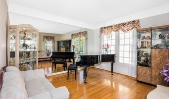 10834 HILLBROOKE Ln, Potomac, MD 20854