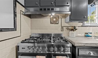 50 Charles St, Bristol, RI 02809