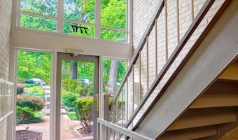 7717 DONNYBROOK Ct 103, Annandale, VA 22003