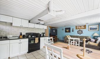 163 Winterberry Rd, Narragansett, RI 02874