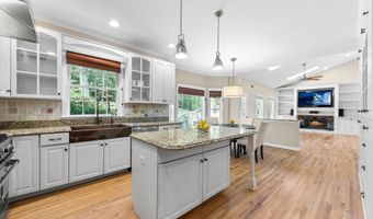 13 Victorian Woods Dr, Atlantic Highlands, NJ 07716