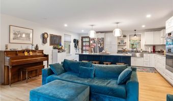 429 Howland Rd, East Greenwich, RI 02818