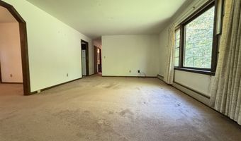 15 Bear Mountain Rd, Danbury, CT 06811