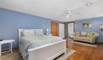 788 Namquid Dr, Warwick, RI 02888
