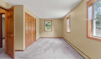 9 Iriquois Dr, Ashburnham, MA 01430