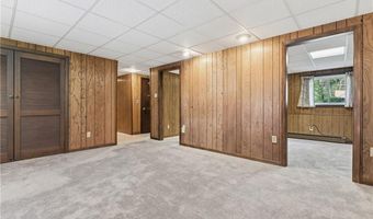 6 Bruce Dr, North Smithfield, RI 02896