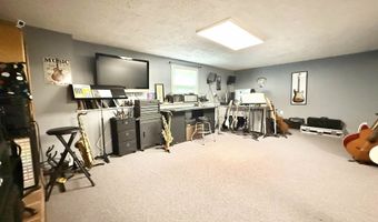 12 Nathaniel Dr, Amherst, NH 03031