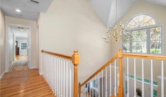 15 Leonard Dr, North Smithfield, RI 02896