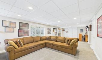 30 Taggart Ct, East Greenwich, RI 02818