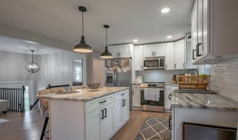 18 Dream Lake Dr, Amherst, NH 03031