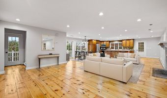 853 Oxford St S, Auburn, MA 01501