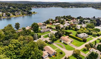 78 Arrowhead Rd, Brookfield, CT 06804