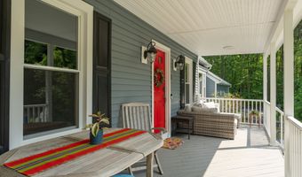 8 Sassafras Ln, Clinton, CT 06413