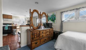 41 Perry Ave, Middletown, RI 02842