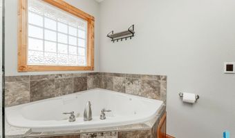 1817 W Ashton Trl, Brandon, SD 57005