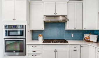 2769 Ashcombe Dr, Ann Arbor, MI 48105
