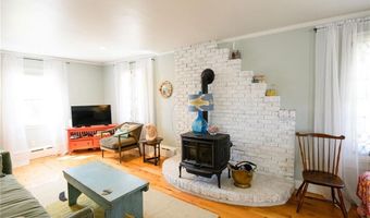 21 Carpenter Ave, Barrington, RI 02806