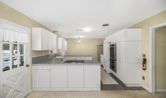 11 Strawberry Hill Rd, Bedford, NH 03110