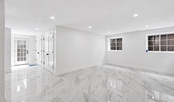 37 Beverly Dr, Albertson, NY 11507