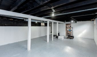 412 E Gray St, Des Moines, IA 50315