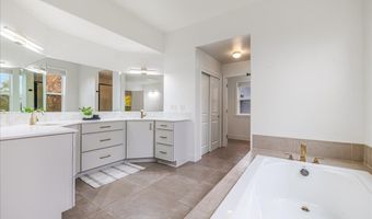 20870 YOSEMITE St NE, Aurora, OR 97002