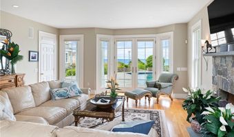 41 Castle Hill Ave, Newport, RI 02840