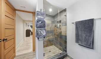 2817 24TH St N, Arlington, VA 22207