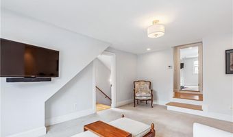 101 County Rd, Barrington, RI 02806
