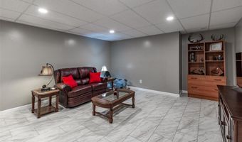 765 Spring Hill Farm Dr, Ballwin, MO 63021