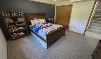 613 Springview Cir, Beatrice, NE 68310