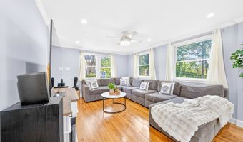 74 Rhinecliff St, Arlington, MA 02476