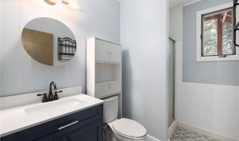 40 ROCKCREST Dr, Cranston, RI 02920
