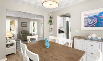 8 Mckay Ct, Warwick, RI 02889