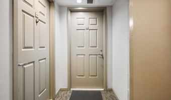 880 N POLLARD St N 923, Arlington, VA 22203