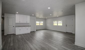 607 NW 11th St, Andrews, TX 79714