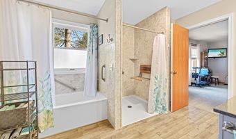 853 Fairway Dr, Alliance, OH 44601