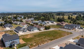 728 Seacrest Dr, Bandon, OR 97411